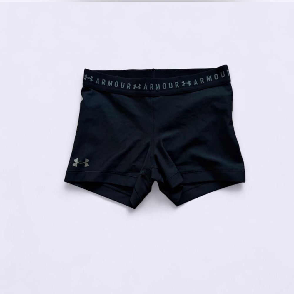 Under Armour Women’s HeatGear Shorty Shorts - Size M - NWOT